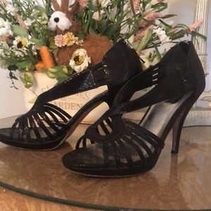 White House /black Market open toe patent leather reptile print Heels